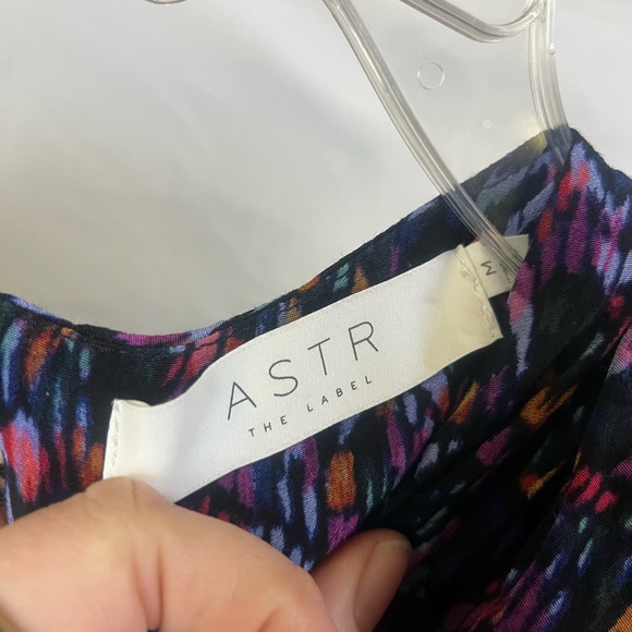 ASTR the Label Women's Katniss Long Sleeve Multicolor Printed Blouse- Size M - Picture 5 of 8